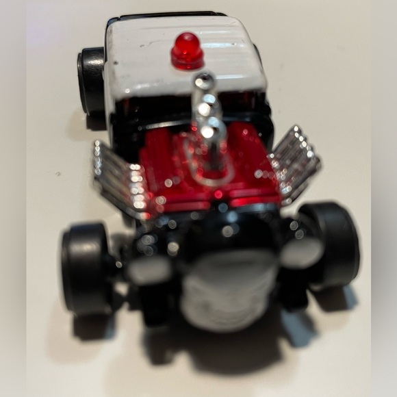 Maisto Knuckle Dragger Black & White Metropolitan Police Diecast Car - Picture 2 of 6